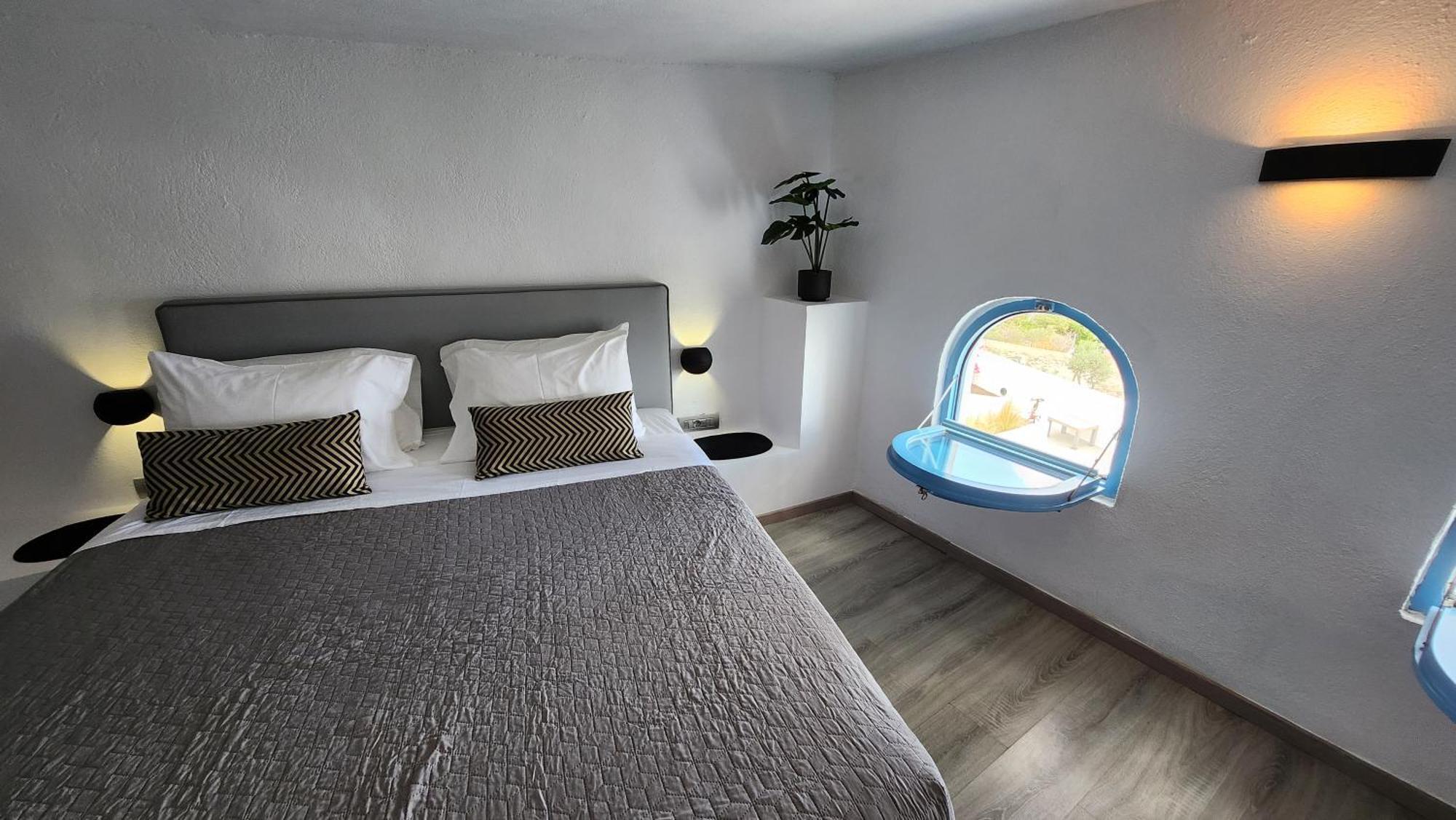 Euphoria Suites & Deluxe Studios Fira (Santorini) Exterior foto
