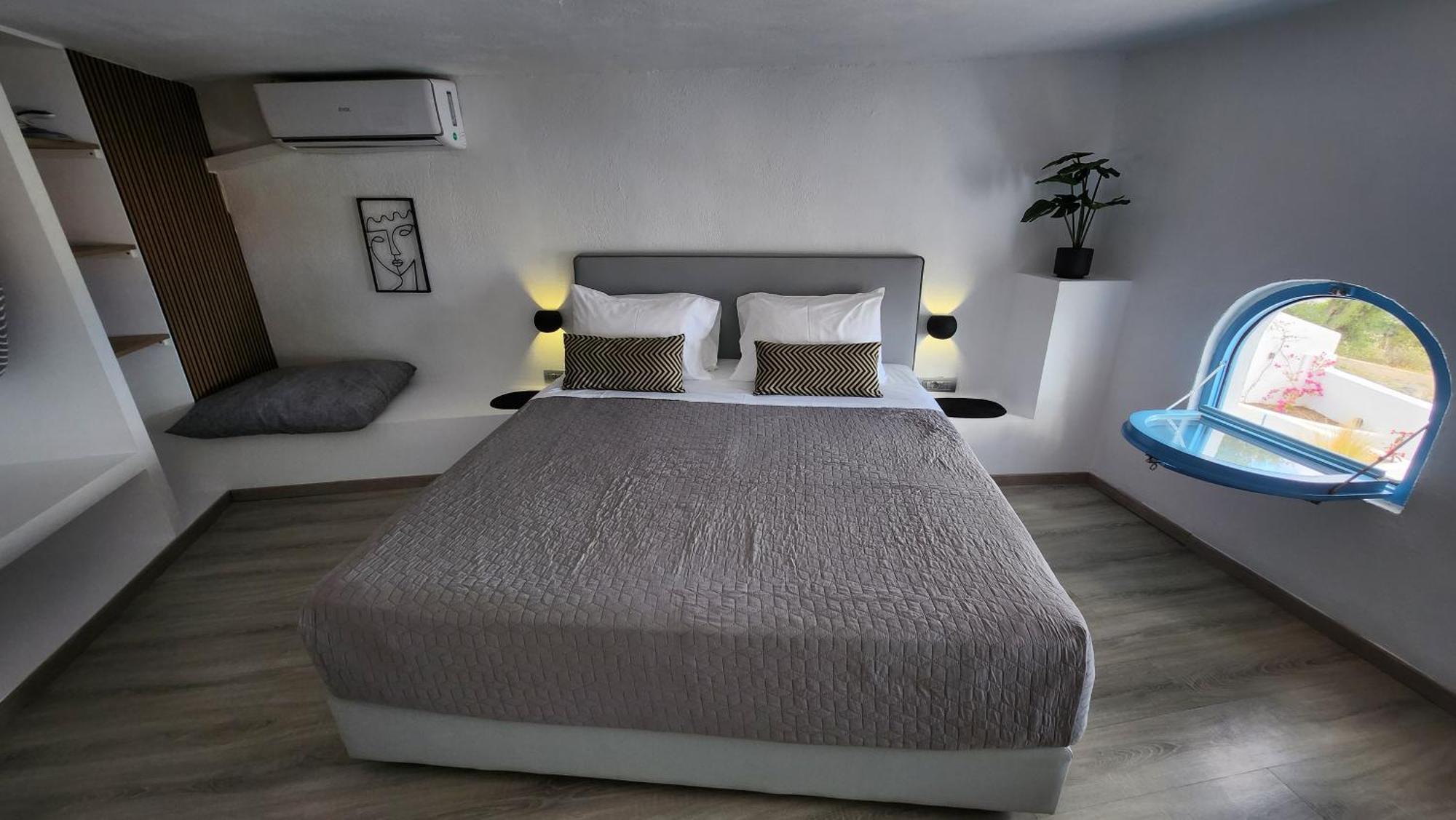 Euphoria Suites & Deluxe Studios Fira (Santorini) Exterior foto