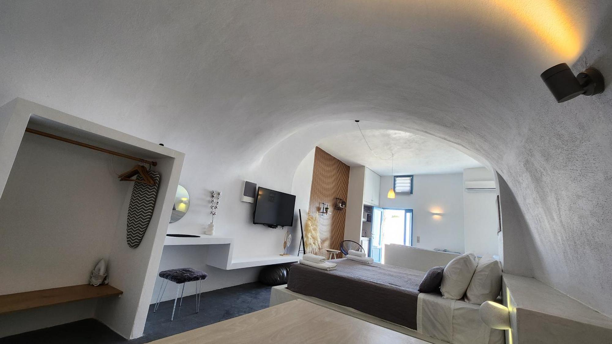 Euphoria Suites & Deluxe Studios Fira (Santorini) Exterior foto