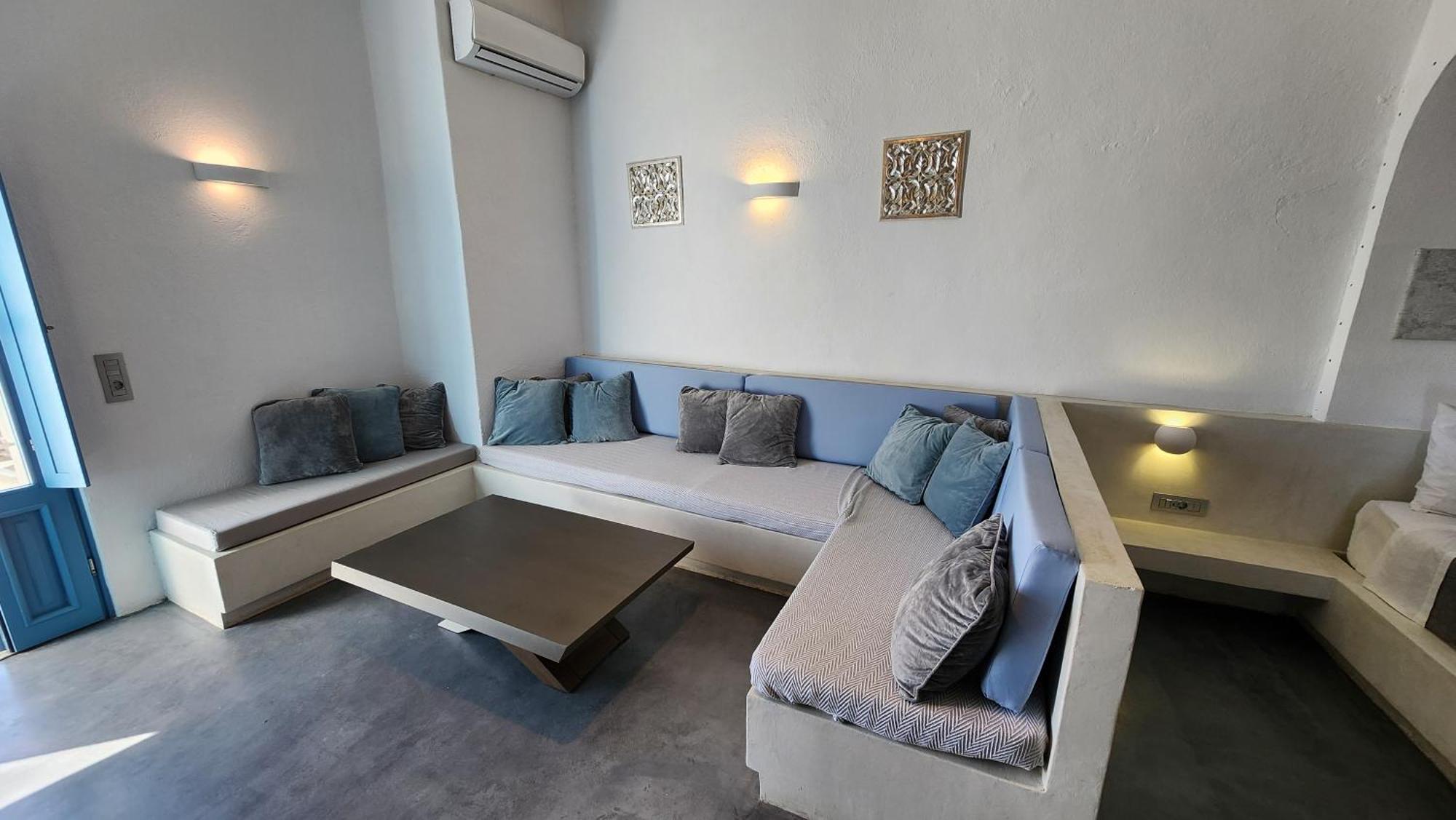 Euphoria Suites & Deluxe Studios Fira (Santorini) Exterior foto