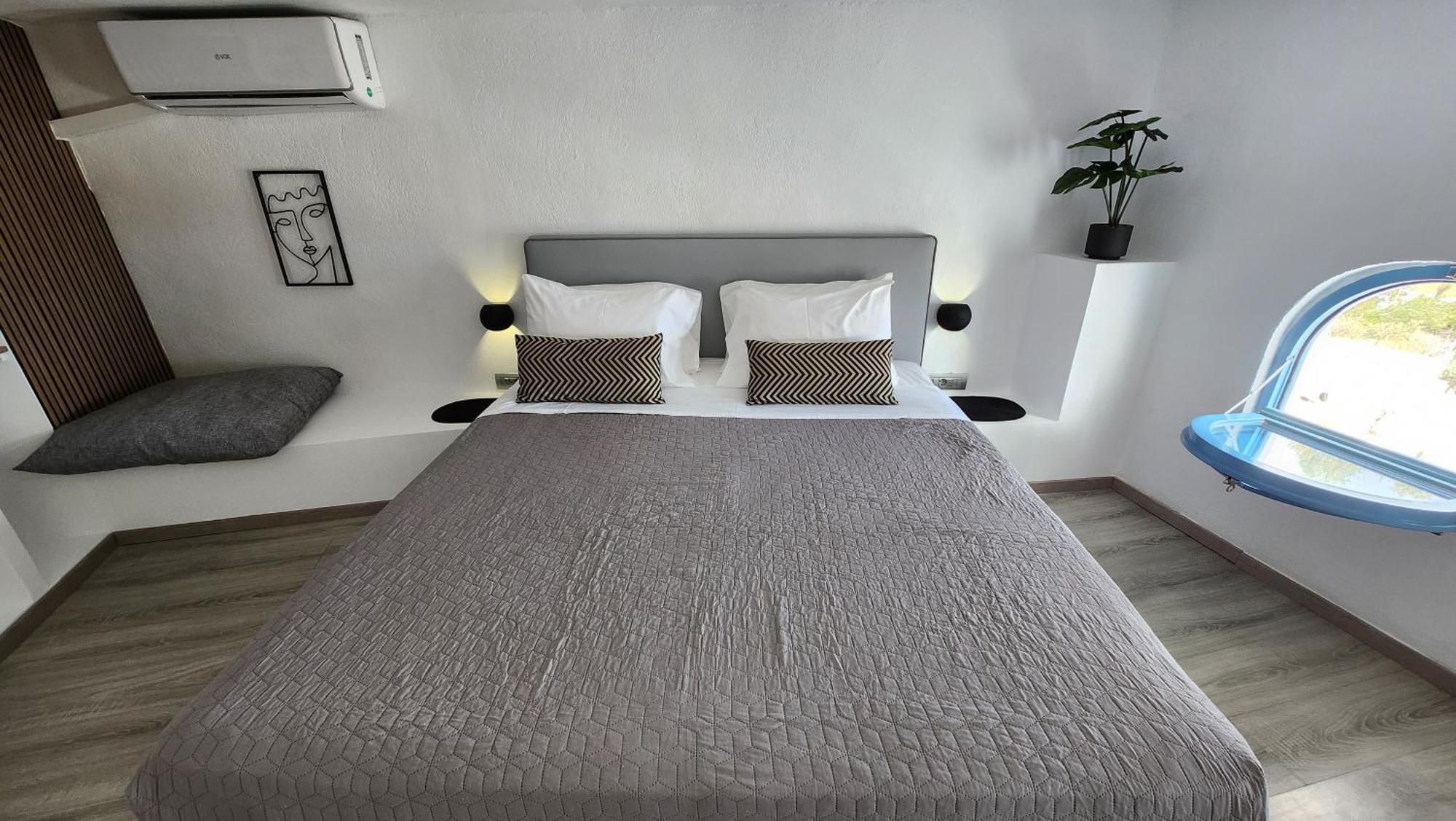 Euphoria Suites & Deluxe Studios Fira (Santorini) Exterior foto
