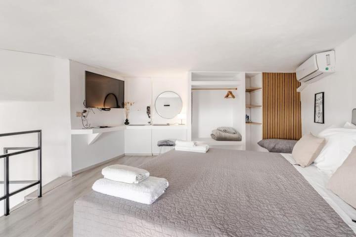 Euphoria Suites & Deluxe Studios Fira (Santorini) Exterior foto